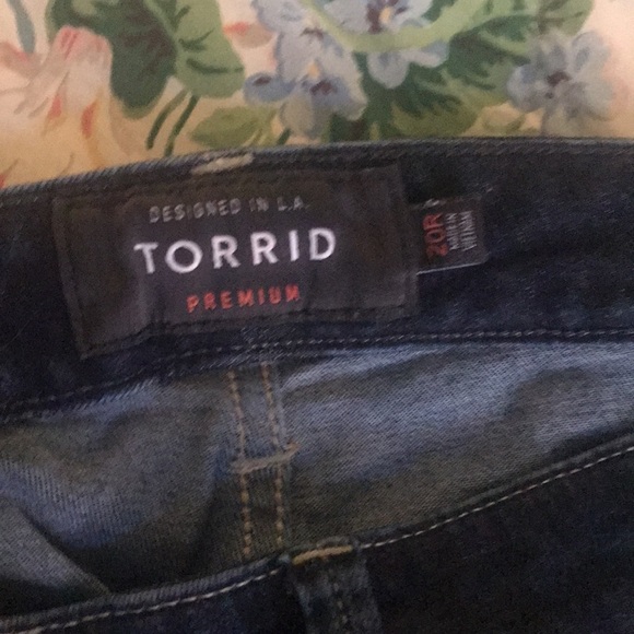 Beautiful Torrid jeans size 20R classy zippers at side of ankle hardly worn - Picture 2 of 2